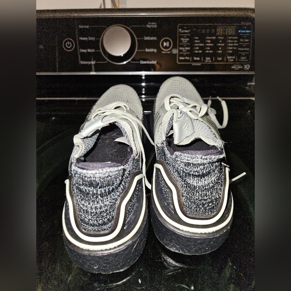 Adidas Ultraboost - Picture 5 of 8